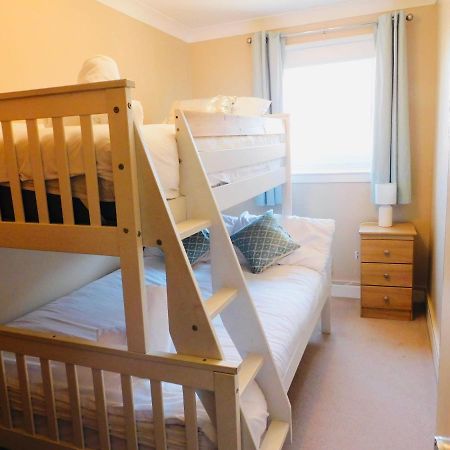 Beautiful 3 Bedroom Apt, Mins From Glasgow Airport, M8 & Sec Paisley Exterior foto