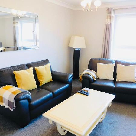 Beautiful 3 Bedroom Apt, Mins From Glasgow Airport, M8 & Sec Paisley Exterior foto