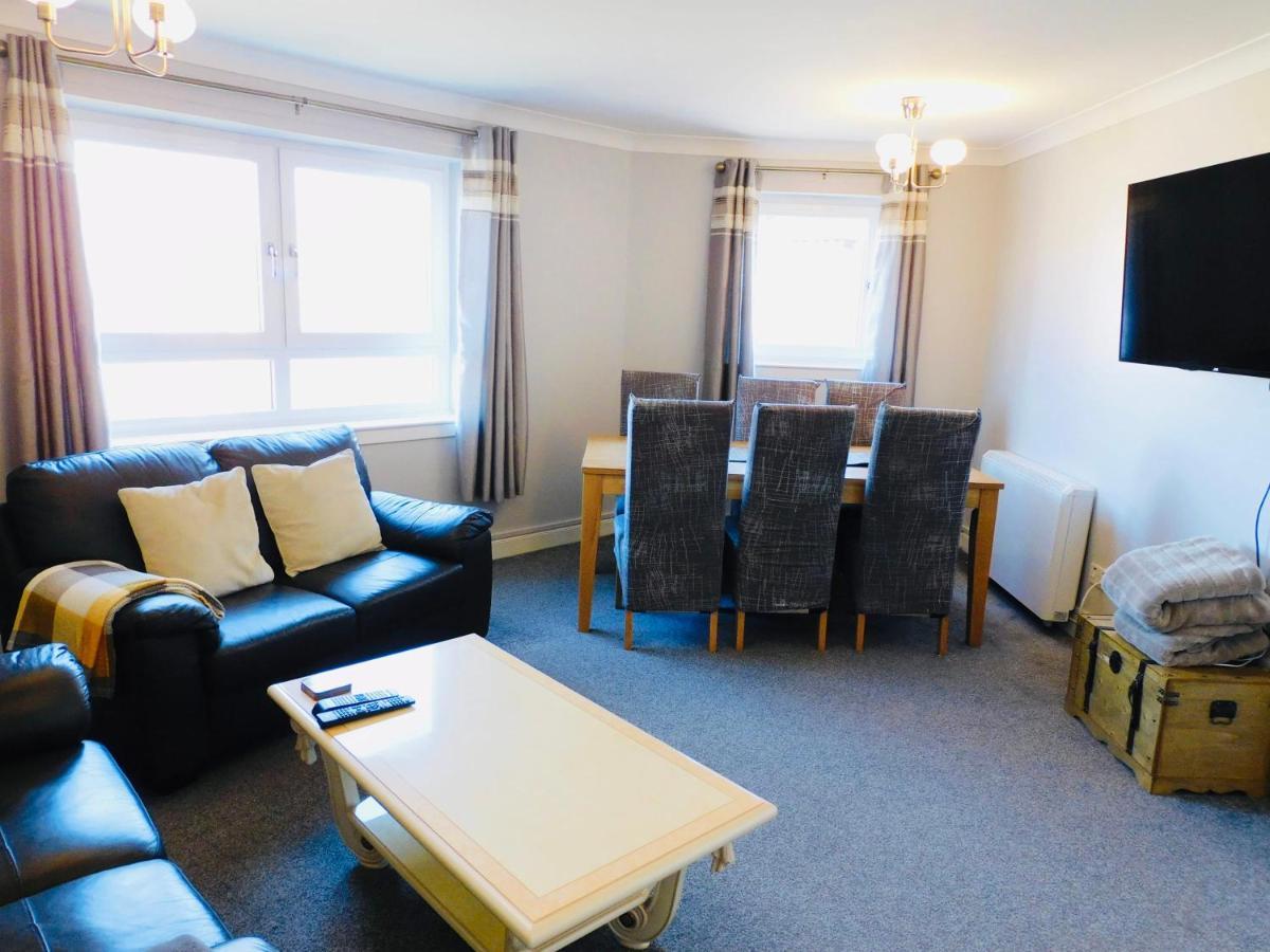 Beautiful 3 Bedroom Apt, Mins From Glasgow Airport, M8 & Sec Paisley Exterior foto